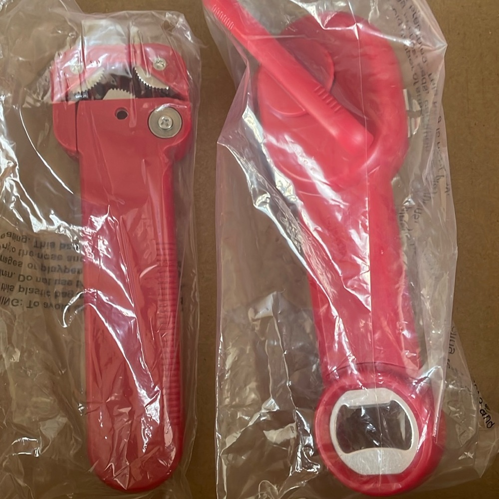 Kuhn Rikon Switzerland compact jar opener & auto-attach 6n1 can opener in Red